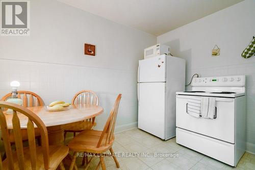 224 College Ave, Oshawa, ON - Indoor Photo Showing Kitchen