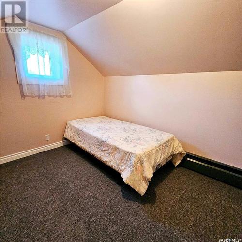 206 Wells Avenue E, Langenburg, SK - Indoor Photo Showing Bedroom