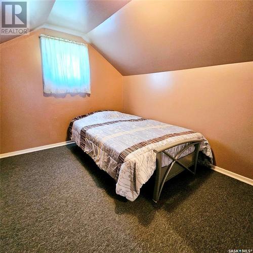 206 Wells Avenue E, Langenburg, SK - Indoor Photo Showing Bedroom