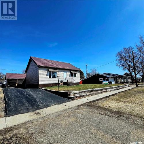 206 Wells Avenue E, Langenburg, SK - Outdoor