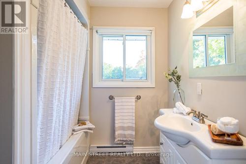 3358 Highway 35 N, Kawartha Lakes, ON - Indoor Photo Showing Bathroom