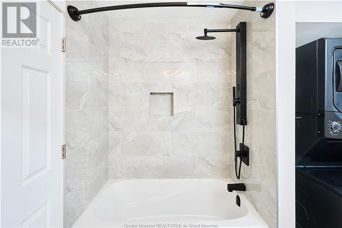 180 Drummond St, Moncton, NB - Indoor Photo Showing Bathroom
