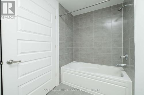 216 - 102 Grovewood Common Crescent, Oakville, ON - Indoor Photo Showing Bathroom