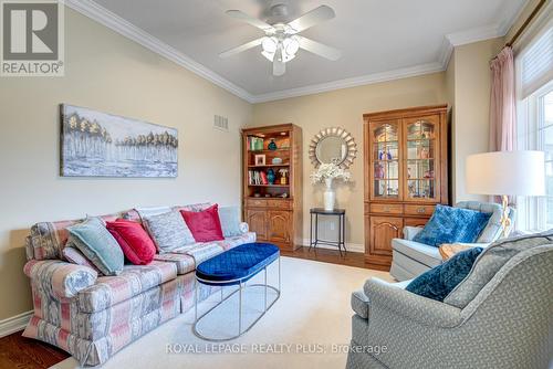 #26 -2175 Stavebank Rd, Mississauga, ON - Indoor Photo Showing Living Room