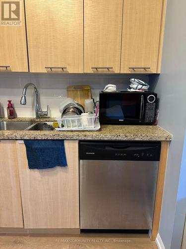 #235 -540 Bur Oak Ave, Markham, ON - Indoor Photo Showing Kitchen With Double Sink