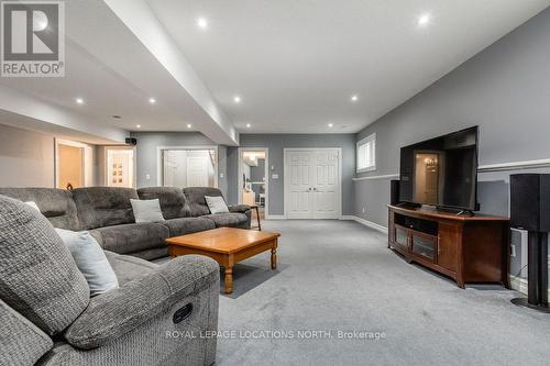 28 Azores Pl, Wasaga Beach, ON - Indoor Photo Showing Living Room