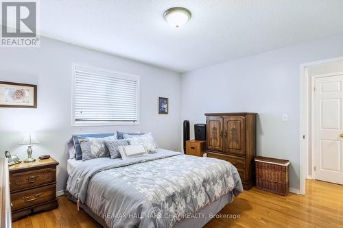 42 Assiniboine Dr, Barrie, ON - Indoor Photo Showing Bedroom