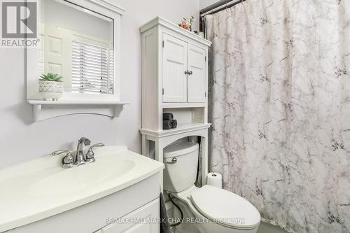 42 Assiniboine Dr, Barrie, ON - Indoor Photo Showing Bathroom