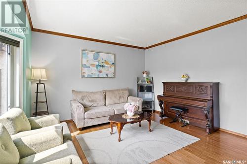 663 Brightsand Crescent, Saskatoon, SK - Indoor Photo Showing Living Room