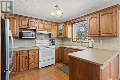 663 Brightsand Crescent, Saskatoon, SK - Indoor Photo Showing Kitchen