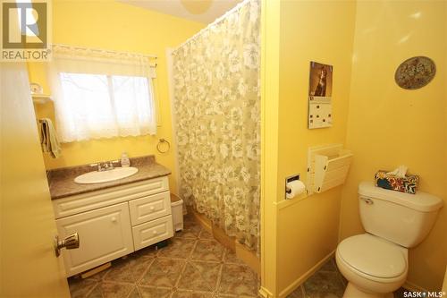 1602 98Th Street, North Battleford, SK - Indoor Photo Showing Bathroom