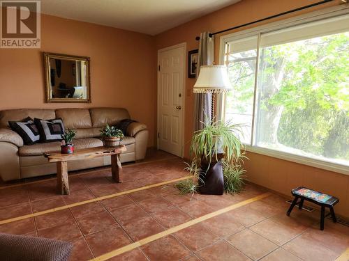 6406 89Th Street, Osoyoos, BC - Indoor Photo Showing Living Room