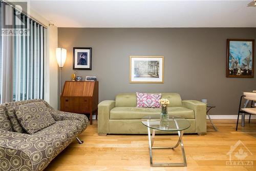 35 Murray Street Unit#315, Ottawa, ON - Indoor Photo Showing Living Room