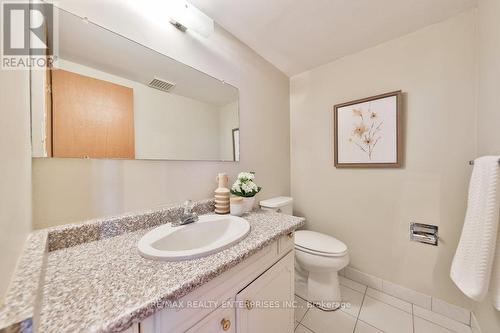 899 Hollowtree Cres, Mississauga, ON - Indoor Photo Showing Bathroom