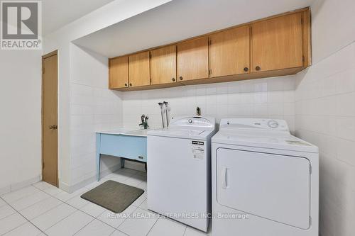 899 Hollowtree Cres, Mississauga, ON - Indoor Photo Showing Laundry Room