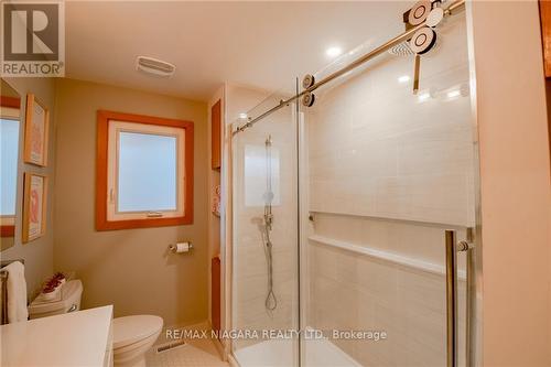 4563 Pinedale Dr, Niagara Falls, ON - Indoor Photo Showing Bathroom