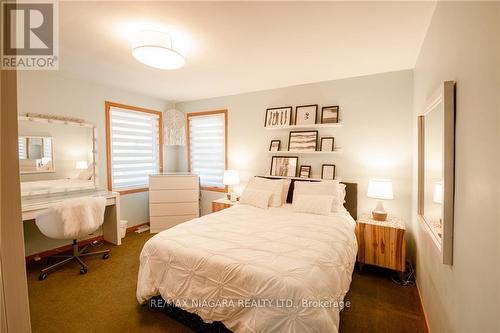 4563 Pinedale Dr, Niagara Falls, ON - Indoor Photo Showing Bedroom