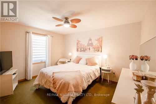 4563 Pinedale Dr, Niagara Falls, ON - Indoor Photo Showing Bedroom