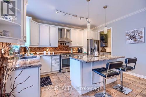 383 Pettit Tr, Milton, ON - Indoor Photo Showing Kitchen With Upgraded Kitchen