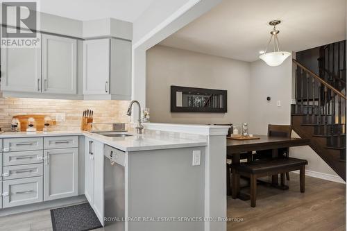 87 Reichert Crt, Milton, ON - Indoor Photo Showing Kitchen With Upgraded Kitchen