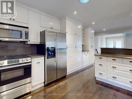 1036 Marley Cres, Burlington, ON - Indoor Photo Showing Kitchen With Stainless Steel Kitchen With Upgraded Kitchen