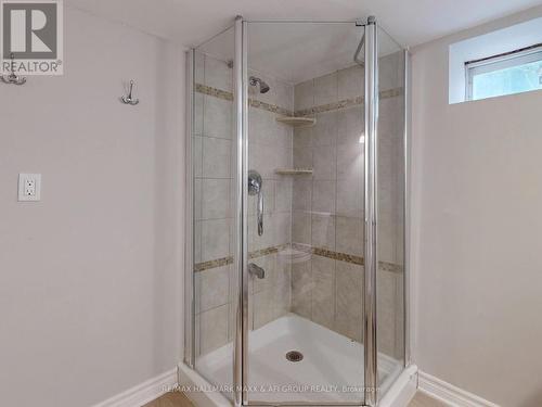 1036 Marley Cres, Burlington, ON - Indoor Photo Showing Bathroom