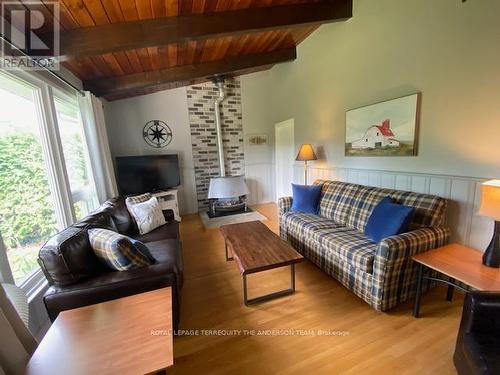 254 Bay St, Saugeen Shores, ON - Indoor Photo Showing Living Room