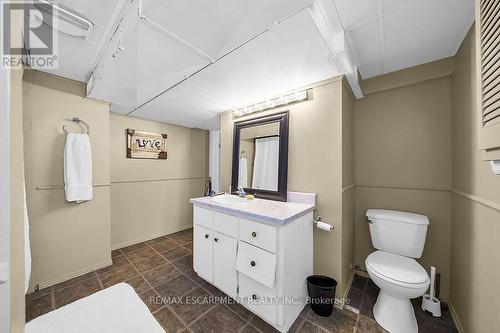 93 East 12Th St, Hamilton, ON - Indoor Photo Showing Bathroom