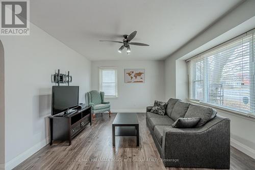 113 Henry St, Barrie, ON - Indoor Photo Showing Living Room