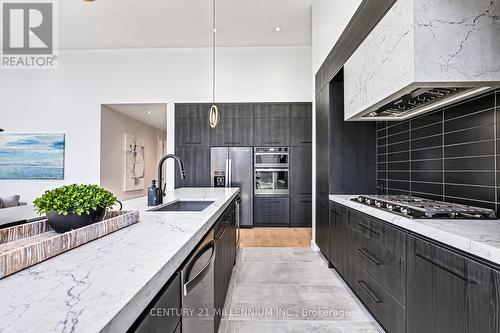 8705 Beachwood Road, Wasaga Beach, ON - Indoor Photo Showing Kitchen With Upgraded Kitchen