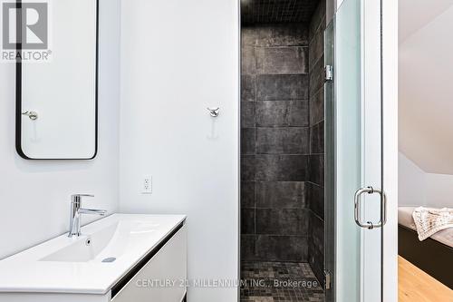 8705 Beachwood Rd, Wasaga Beach, ON - Indoor Photo Showing Bathroom
