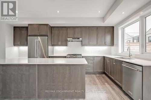 67 - 2273 Turnberry Road, Burlington, ON - Indoor Photo Showing Kitchen With Stainless Steel Kitchen With Upgraded Kitchen