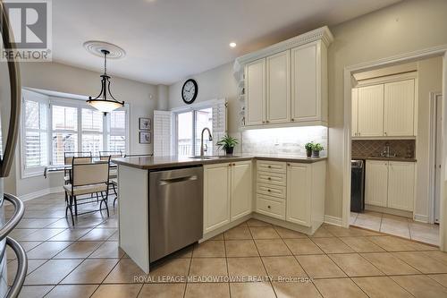 3509 Stonecutter Cres N, Mississauga, ON - Indoor Photo Showing Kitchen