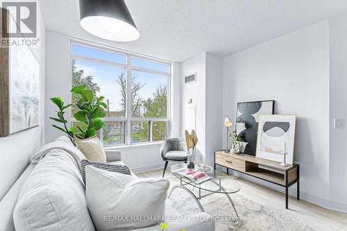 #215 -50 Disera Dr, Vaughan, ON - Indoor Photo Showing Other Room