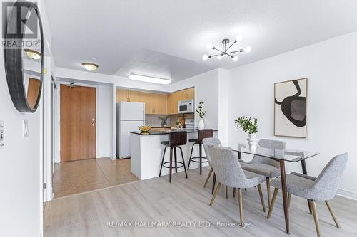 #215 -50 Disera Dr, Vaughan, ON - Indoor Photo Showing Dining Room