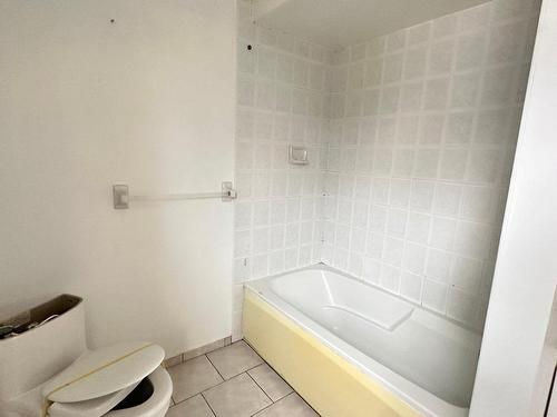 Salle de bains - 204 Rue Labrie, Saint-Eustache, QC - Indoor Photo Showing Bathroom