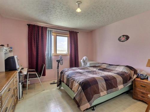 Master bedroom - 5 Rue Joseph-Guiho, Rouyn-Noranda, QC - Indoor Photo Showing Bedroom