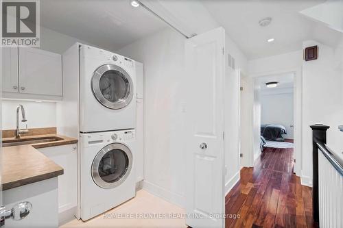 #7 -6 Leonard St, Richmond Hill, ON - Indoor Photo Showing Laundry Room