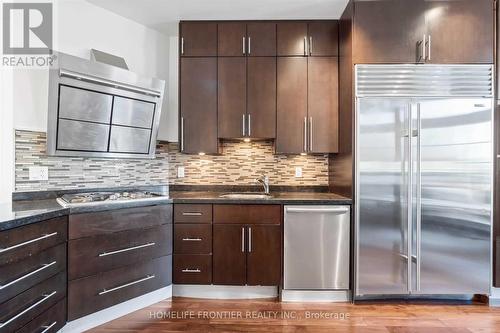 7 - 6 Leonard Street, Richmond Hill, ON - Indoor Photo Showing Kitchen With Upgraded Kitchen
