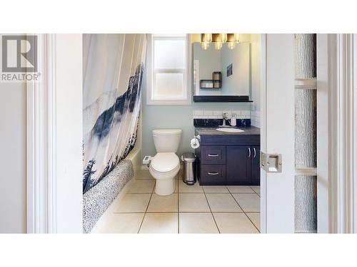 4985 Block Drive, 108 Mile Ranch, BC - Indoor Photo Showing Bathroom