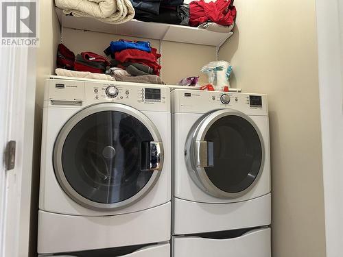 4985 Block Drive, 108 Mile Ranch, BC - Indoor Photo Showing Laundry Room