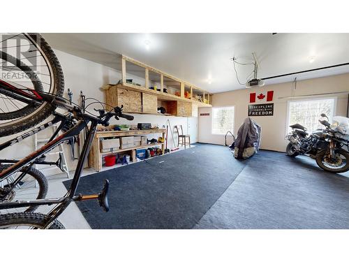 4985 Block Drive, 108 Mile Ranch, BC - Indoor Photo Showing Garage