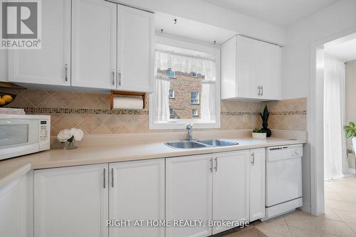 1578 Greenmount St, Pickering, ON - Indoor Photo Showing Kitchen With Double Sink