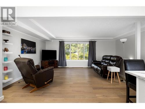 2161 Shamrock Drive, West Kelowna, BC - Indoor Photo Showing Living Room