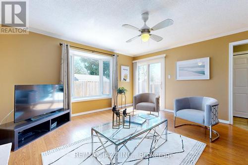 77 Brunswick St, Oshawa, ON - Indoor Photo Showing Living Room