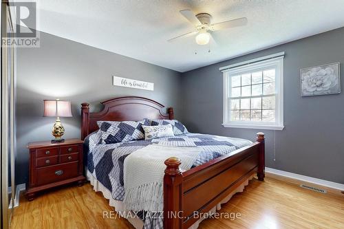 77 Brunswick St, Oshawa, ON - Indoor Photo Showing Bedroom