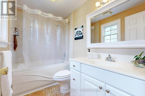 77 Brunswick St, Oshawa, ON - Indoor Photo Showing Bathroom