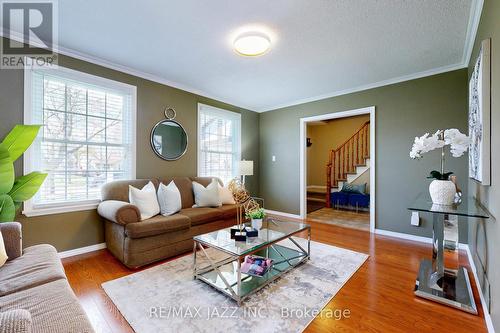 77 Brunswick St, Oshawa, ON - Indoor Photo Showing Living Room