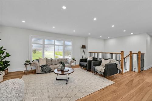1680 Kohler Road, Cayuga, ON - Indoor Photo Showing Living Room