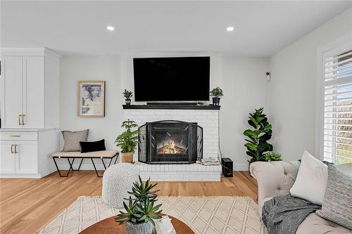 1680 Kohler Road, Cayuga, ON - Indoor Photo Showing Living Room With Fireplace